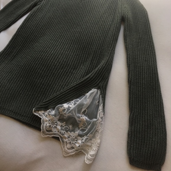 Shoulder Cut Out Sweater! - Picture 2 of 6